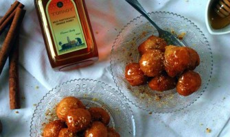 Λουκουμάδες με μέλι & σουσάμι